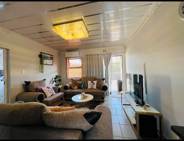 2 BEDROOM APARTMENT FOR SALE IN NEWLANDS EAST